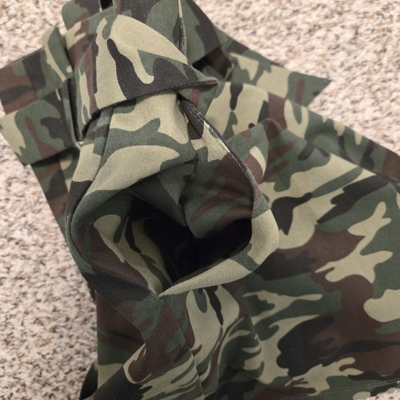 Lovers + Friends Camouflage Flex Waist  Skirt Size Small With Side Zipper - Picture 11 of 16